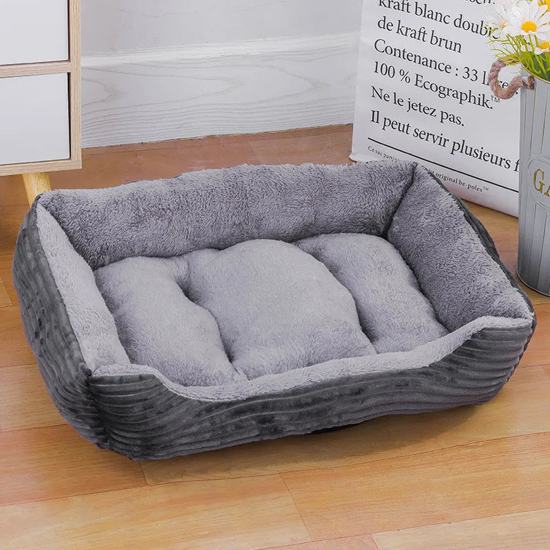 Breathable grey cat bed in square shape, ideal for year-round comfort, lightweight and machine washable.