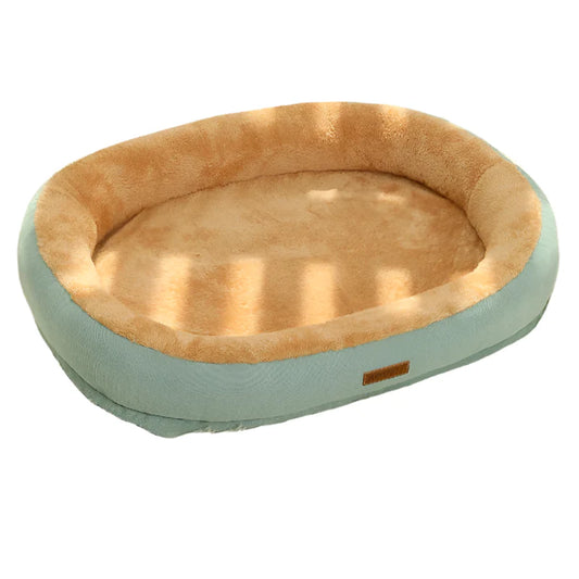 Soft and cozy MeowEssentials™ Komfortseng cat bed with plush padding and removable cover.